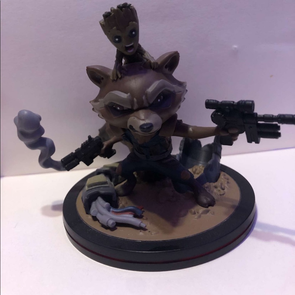 Rocket Raccoon and Groot vinyl figure